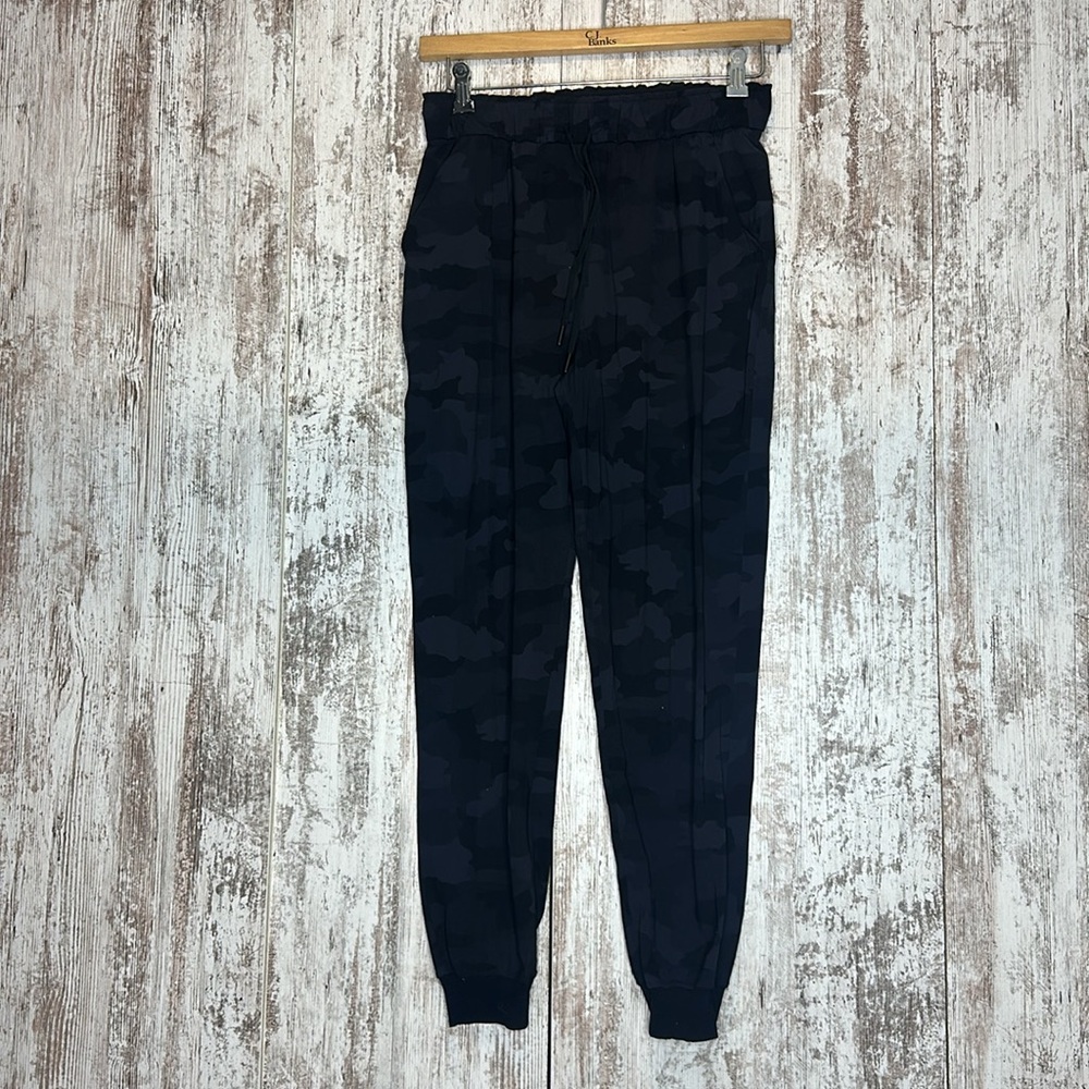 Lululemon On The Fly Jogger Camo Size 6